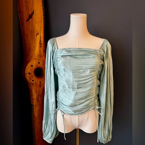 Line and Dot Peyton Top. Size M - Picture 4 of 11